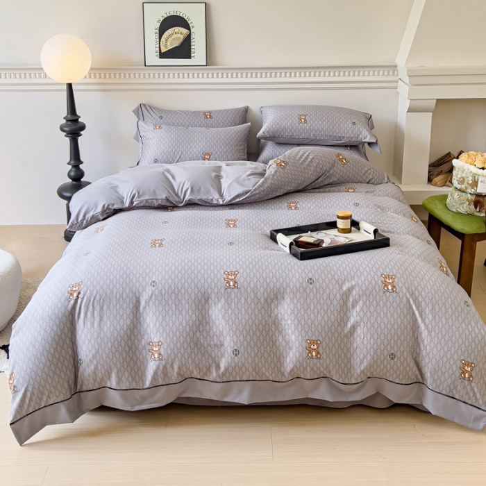 91家纺网 家纺一手货源 找家纺 棉生活 2023新款云绒棉印花宽边四件套 大牌熊