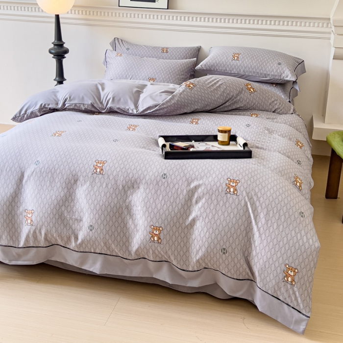 91家纺网 家纺一手货源 找家纺 棉生活 2023新款云绒棉印花宽边四件套 大牌熊