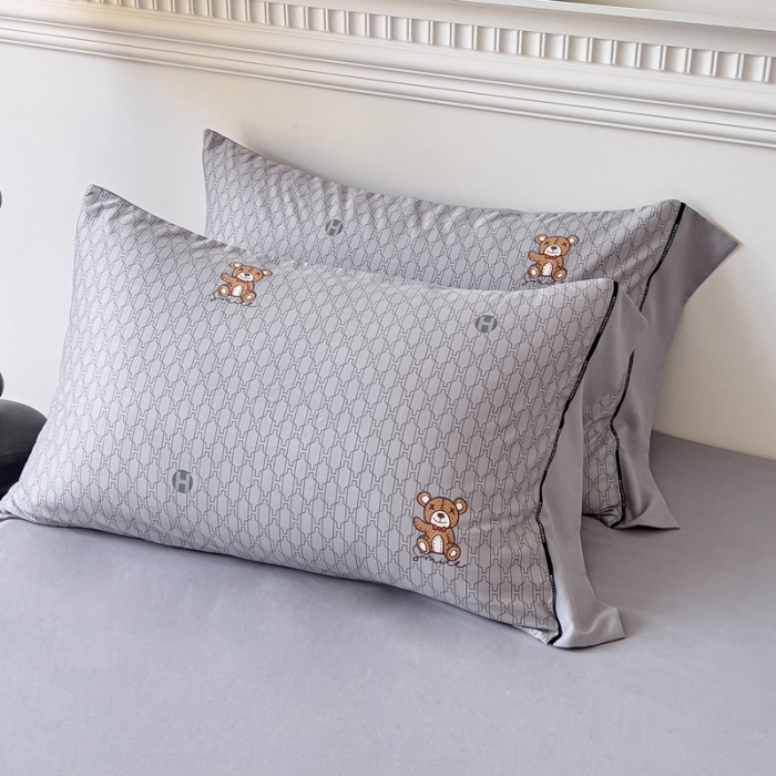 91家纺网 家纺一手货源 找家纺 棉生活 2023新款云绒棉印花宽边四件套 大牌熊