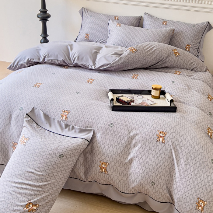 91家纺网 家纺一手货源 找家纺 棉生活 2023新款云绒棉印花宽边四件套 大牌熊