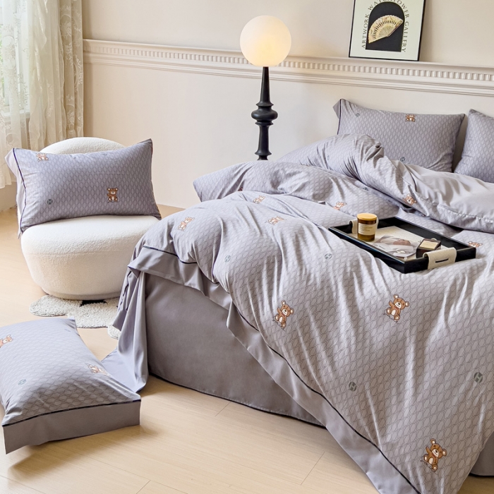 91家纺网 家纺一手货源 找家纺 棉生活 2023新款云绒棉印花宽边四件套 大牌熊