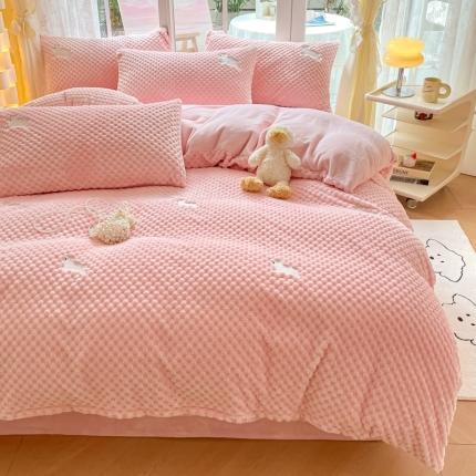 91家纺网 家纺一手货源 找家纺 卡巴伦 2023新款豆豆绒A类刺绣款四件套 豆豆绒-小白兔