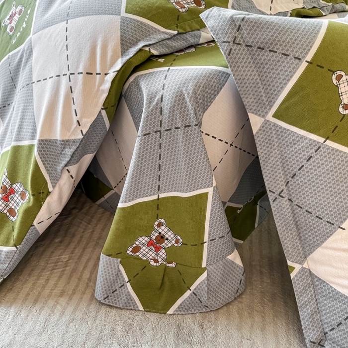 91家纺网 家纺一手货源 找家纺 晶缦家纺 2023新款风尚系全棉生态磨毛多规格四件套 小熊贝蒂绿