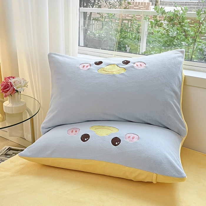 91家纺网 家纺一手货源 找家纺 绒梦里230克加厚新款牛奶绒贴布绣花四件套冬季儿童卡通三件套保暖套件