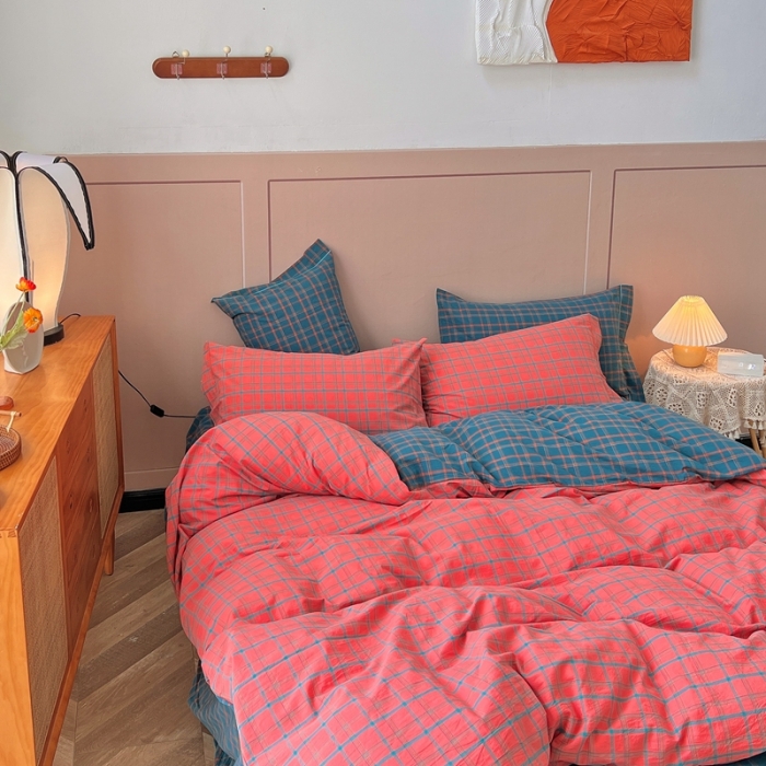 91家纺网 家纺一手货源 找家纺 价格下调三沁纯棉全棉色织水洗棉简约格子式四件套床单圆角荷叶边朵拉-粉蓝