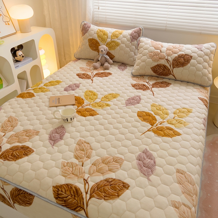 91家纺网 家纺一手货源 找家纺 梦舒羽 2025新款牛奶绒夹棉床笠床罩床单床盖床护垫套三件套黄金叶