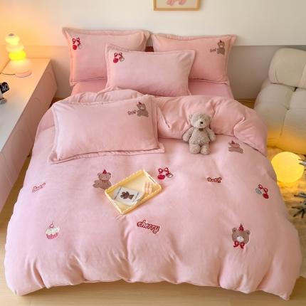 91家纺网 家纺一手货源 找家纺 （总）包小包 23直播新款秋冬高克重刺绣牛奶绒四件套小熊系列提供买家秀