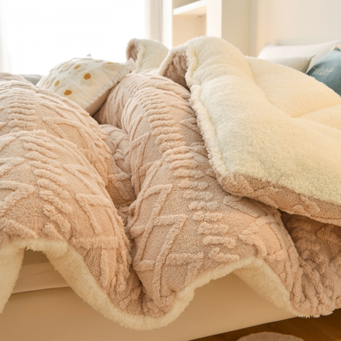 91家纺网 家纺一手货源 找家纺 （总）梦初语 2023新款塔芙绒被子