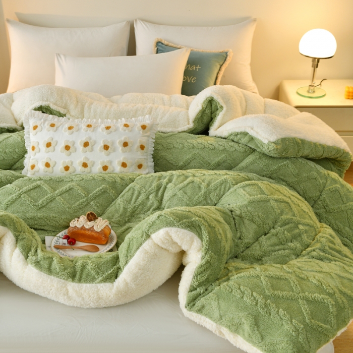 91家纺网 家纺一手货源 找家纺 梦初语 2023新款塔芙绒被子 苍翠绿