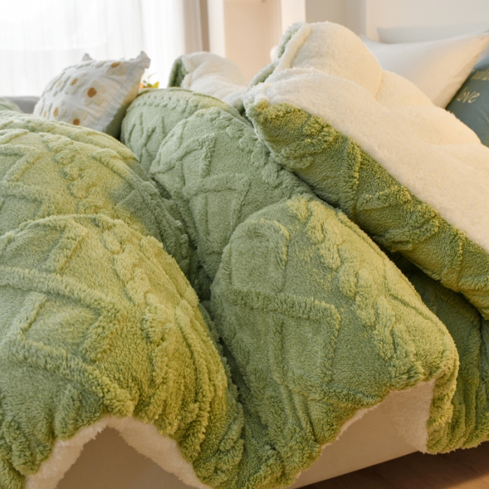 91家纺网 家纺一手货源 找家纺 梦初语 2023新款塔芙绒被子 苍翠绿