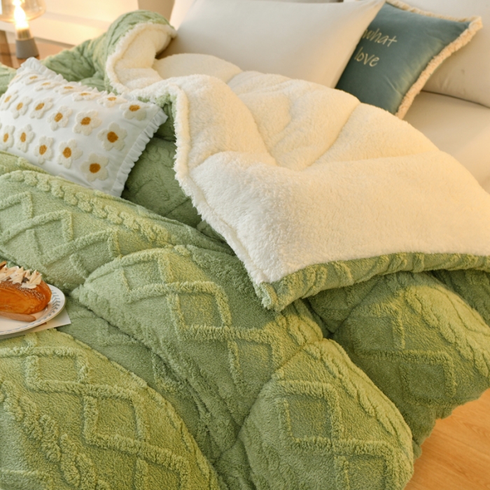 91家纺网 家纺一手货源 找家纺 梦初语 2023新款塔芙绒被子 苍翠绿
