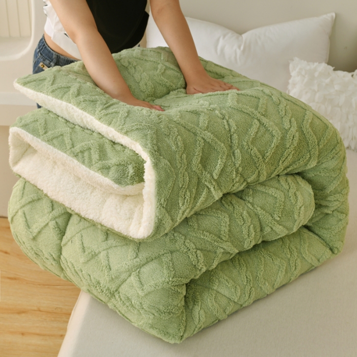 91家纺网 家纺一手货源 找家纺 梦初语 2023新款塔芙绒被子 苍翠绿