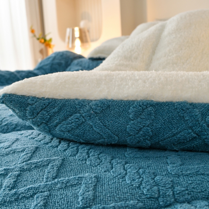 91家纺网 家纺一手货源 找家纺 梦初语 2023新款塔芙绒被子 藏蓝