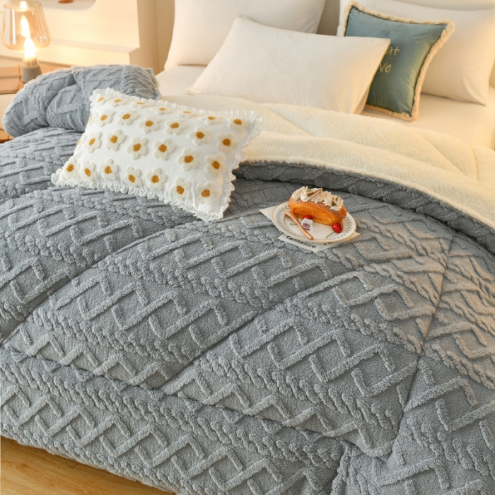 91家纺网 家纺一手货源 找家纺 梦初语 2023新款塔芙绒被子 静谧灰