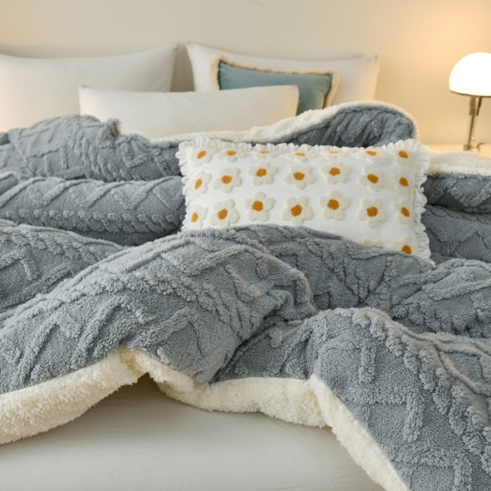 91家纺网 家纺一手货源 找家纺 梦初语 2023新款塔芙绒被子 静谧灰