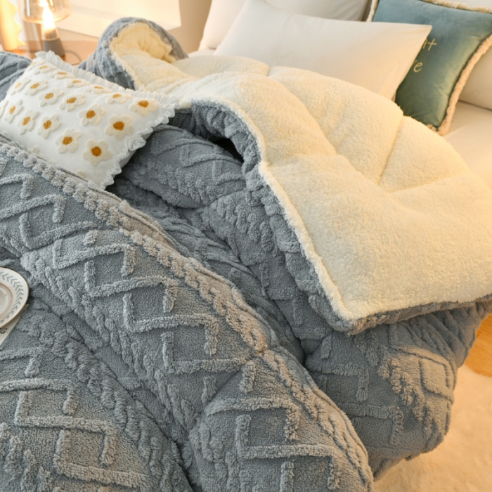 91家纺网 家纺一手货源 找家纺 梦初语 2023新款塔芙绒被子 静谧灰