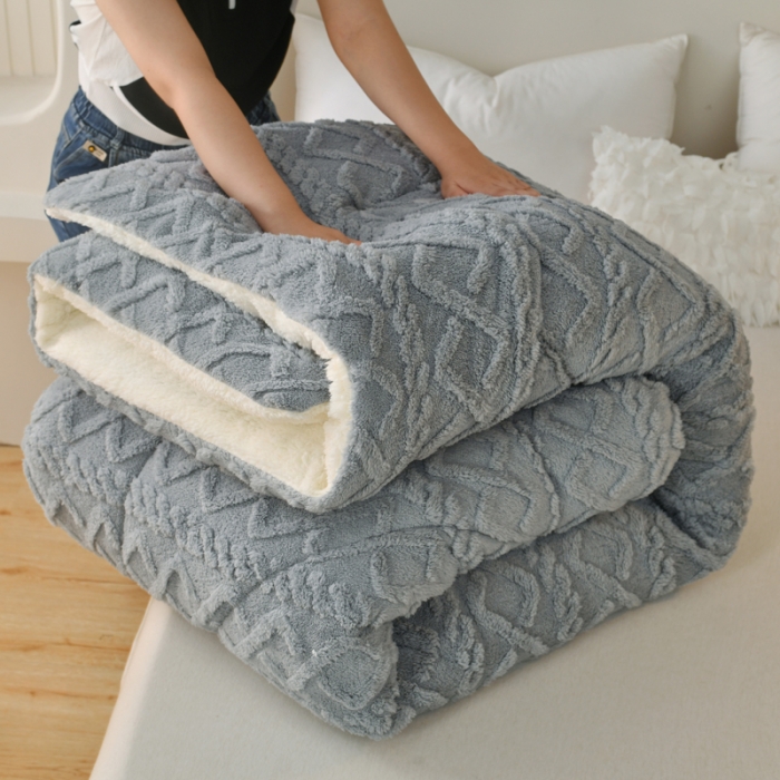 91家纺网 家纺一手货源 找家纺 梦初语 2023新款塔芙绒被子 静谧灰