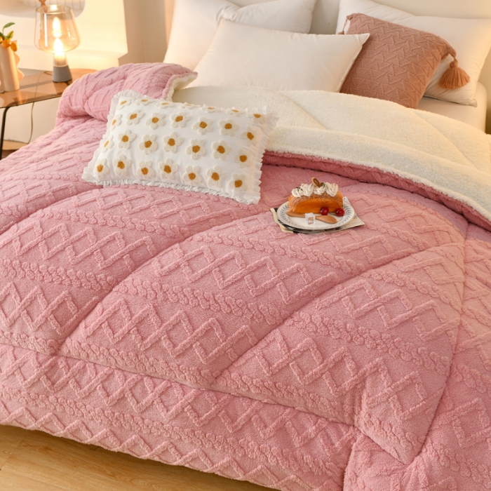 91家纺网 家纺一手货源 找家纺 梦初语 2023新款塔芙绒被子 浪漫粉