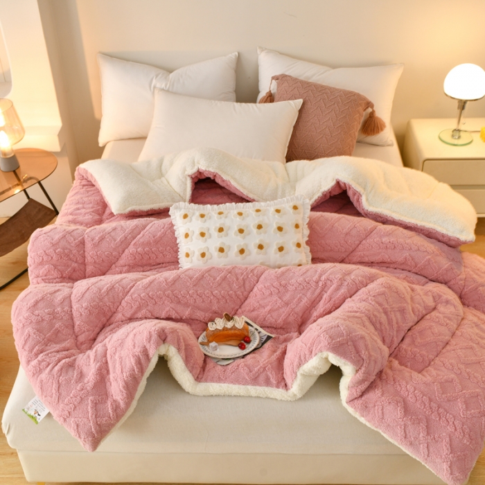 91家纺网 家纺一手货源 找家纺 梦初语 2023新款塔芙绒被子 浪漫粉