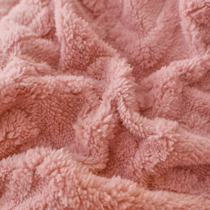 91家纺网 家纺一手货源 找家纺 梦初语 2023新款塔芙绒被子 浪漫粉