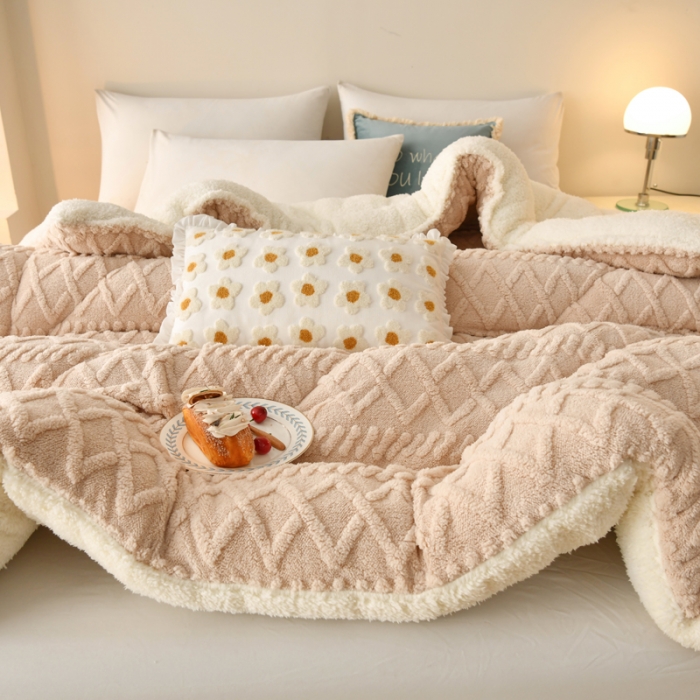 91家纺网 家纺一手货源 找家纺 梦初语 2023新款塔芙绒被子 奶咖