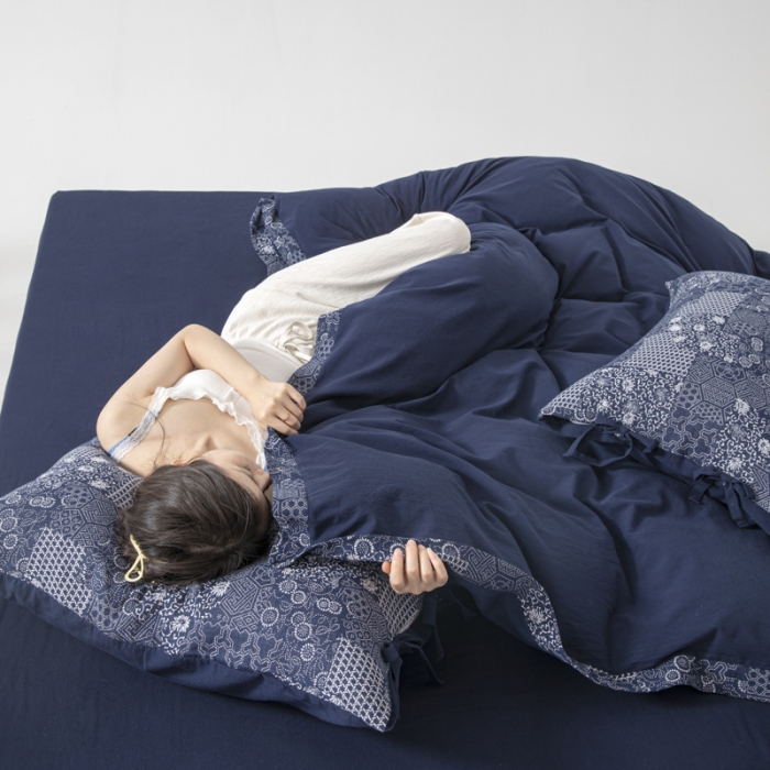 91家纺网 家纺一手货源 找家纺 安莱生活 2023新款简约花妍缤纷拼边四件套-风格二 缤纷花妍拼边款-藏青