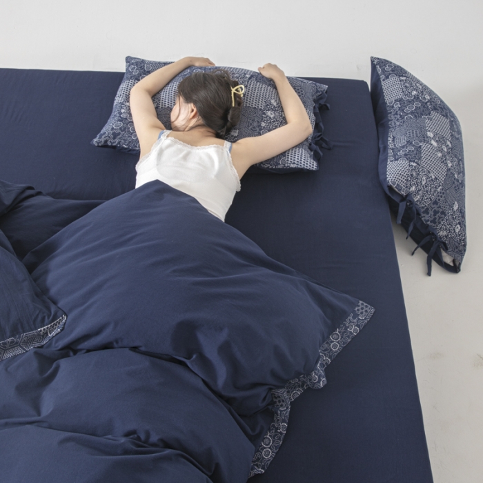 91家纺网 家纺一手货源 找家纺 安莱生活 2023新款简约花妍缤纷拼边四件套-风格二 缤纷花妍拼边款-藏青