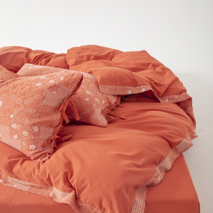 91家纺网 家纺一手货源 找家纺 安莱生活 2023新款简约花妍缤纷拼边四件套-风格二 缤纷花妍拼边款-橘红