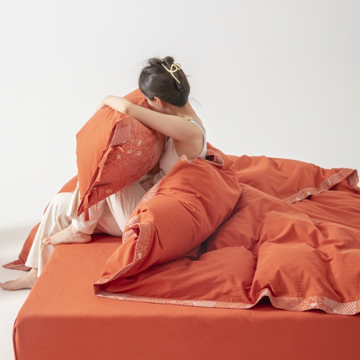 91家纺网 家纺一手货源 找家纺 安莱生活 2023新款简约花妍缤纷拼边四件套-风格二 缤纷花妍拼边款-橘红