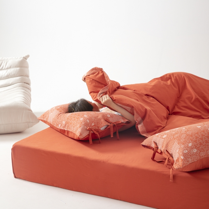 91家纺网 家纺一手货源 找家纺 安莱生活 2023新款简约花妍缤纷拼边四件套-风格二 缤纷花妍拼边款-橘红