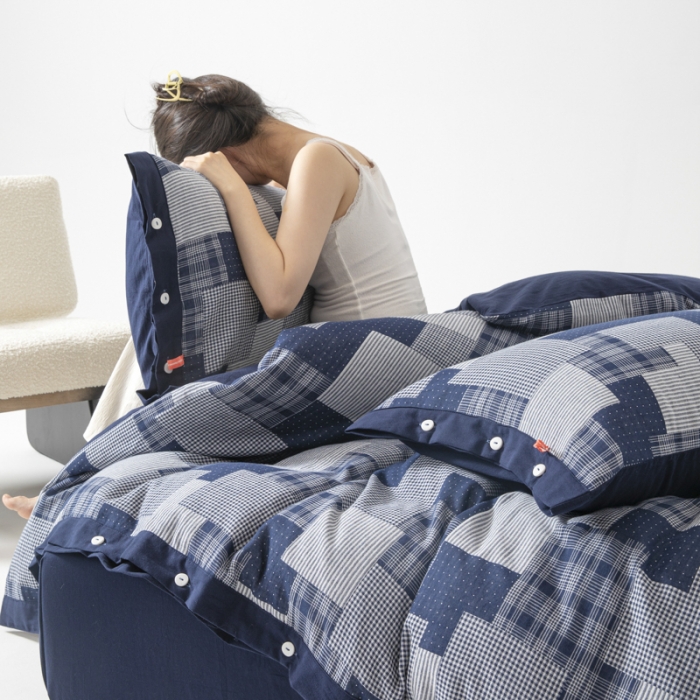 91家纺网 家纺一手货源 找家纺 安莱生活 2023新款拼布田园纽扣款四件套 拼布田园纽扣款-藏青