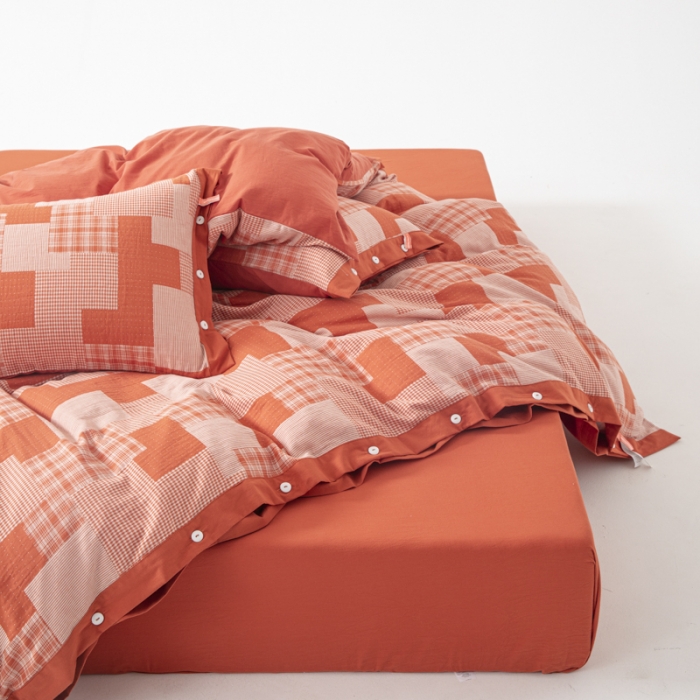 91家纺网 家纺一手货源 找家纺 安莱生活 2023新款拼布田园纽扣款四件套 拼布田园纽扣款-橘红