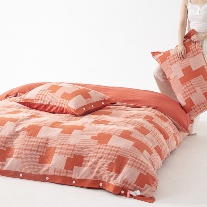 91家纺网 家纺一手货源 找家纺 安莱生活 2023新款拼布田园纽扣款四件套 拼布田园纽扣款-橘红