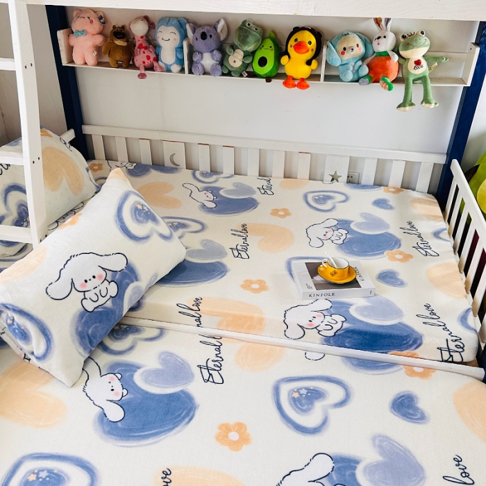 91家纺网 家纺一手货源 找家纺 小虾米 2023新款上下床加厚牛奶绒床笠 爱心天使