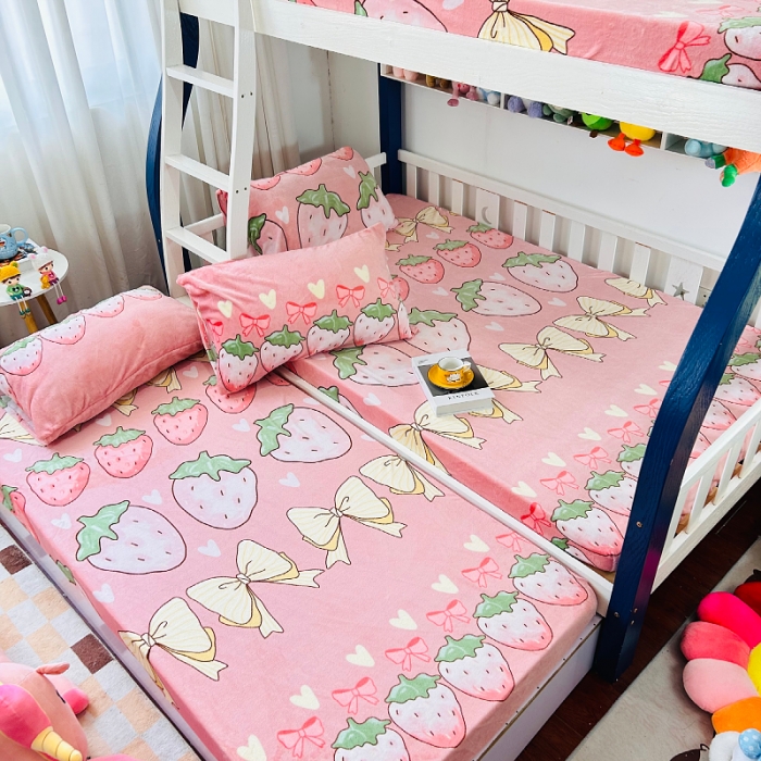 91家纺网 家纺一手货源 找家纺 小虾米 2023新款上下床加厚牛奶绒床笠 草莓