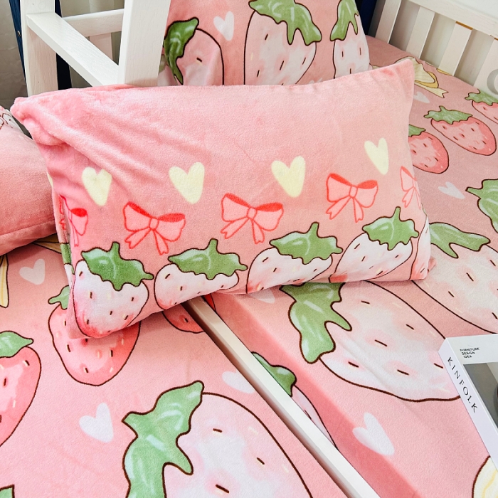 91家纺网 家纺一手货源 找家纺 小虾米 2023新款上下床加厚牛奶绒床笠 草莓