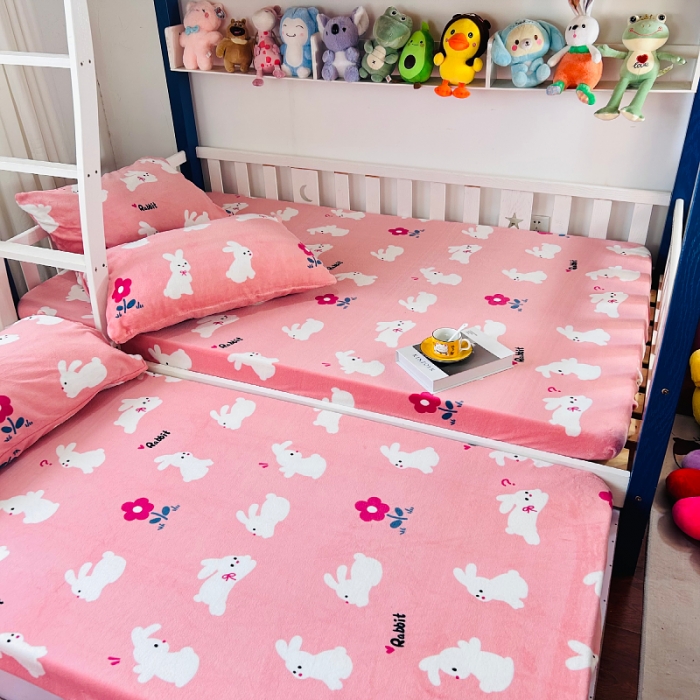 91家纺网 家纺一手货源 找家纺 小虾米 2023新款上下床加厚牛奶绒床笠 欢乐兔