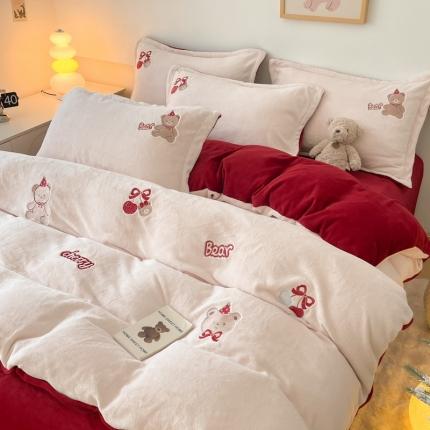 23直播新款秋冬高克重刺绣牛奶绒四件套小熊系列提供买家秀 小熊大红双拼