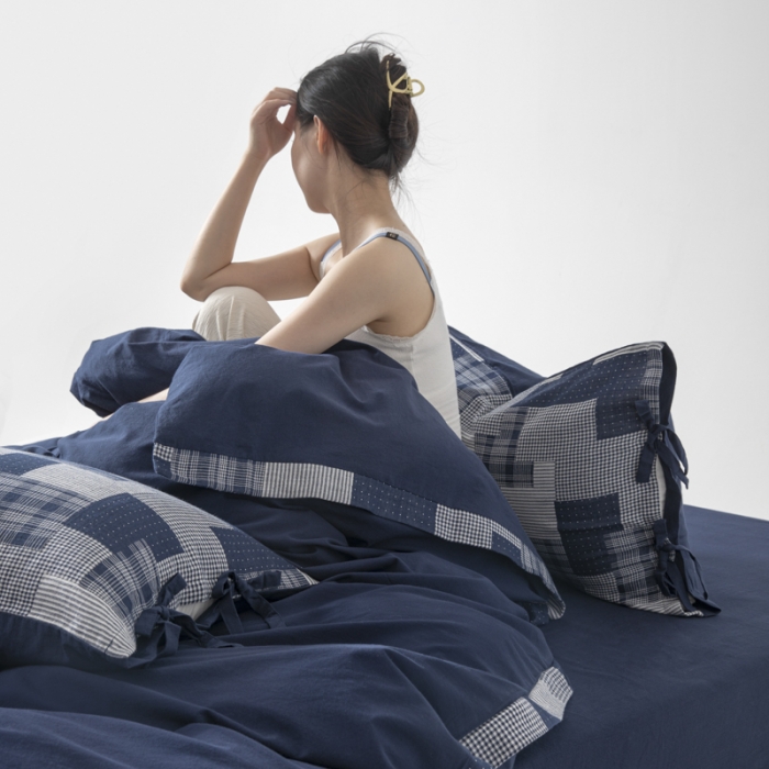 91家纺网 家纺一手货源 找家纺 安莱生活 2023新款简约拼布田园拼边四件套 藏青