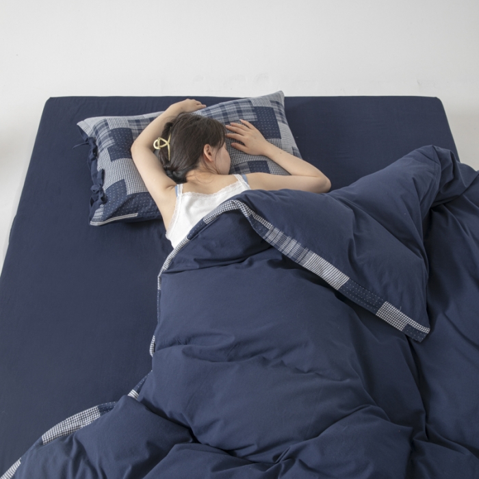 91家纺网 家纺一手货源 找家纺 安莱生活 2023新款简约拼布田园拼边四件套 藏青