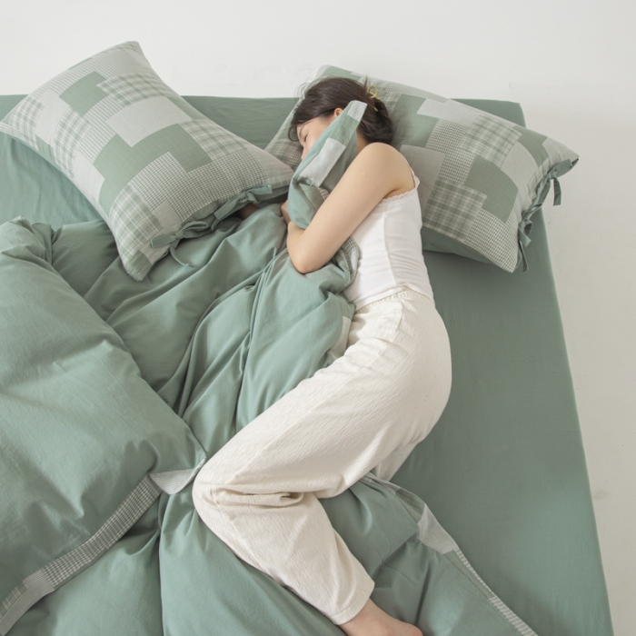 91家纺网 家纺一手货源 找家纺 安莱生活 2023新款简约拼布田园拼边四件套 灰绿