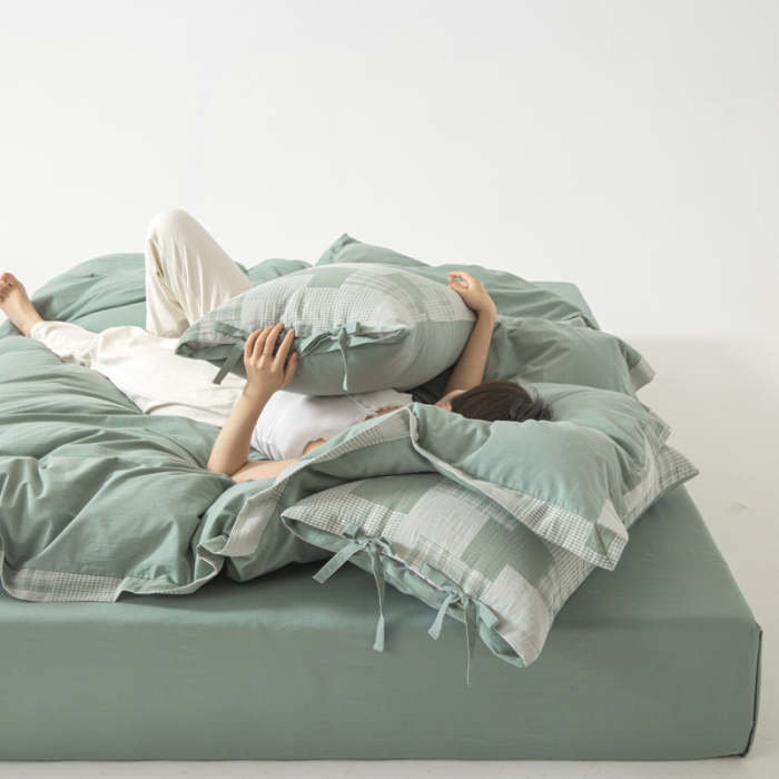 91家纺网 家纺一手货源 找家纺 安莱生活 2023新款简约拼布田园拼边四件套 灰绿