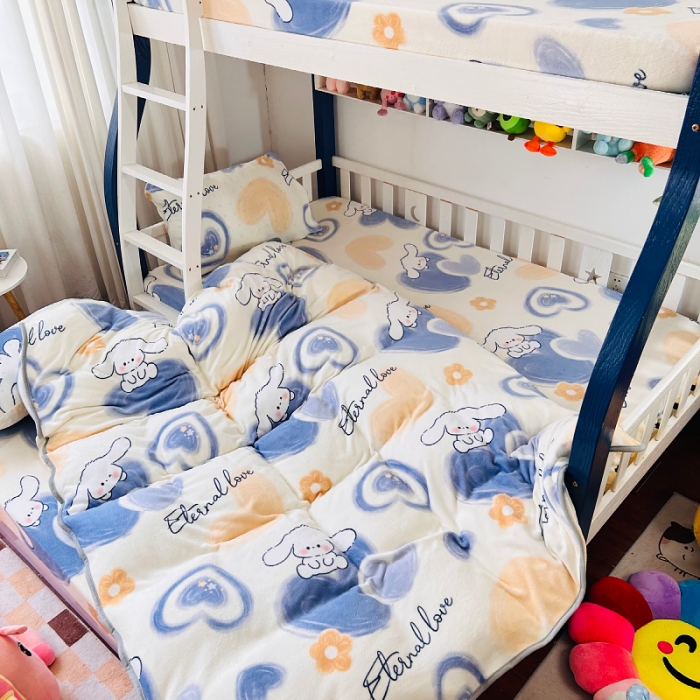 91家纺网 家纺一手货源 找家纺 小虾米 2023新款上下床加厚牛奶绒被套 爱心天使