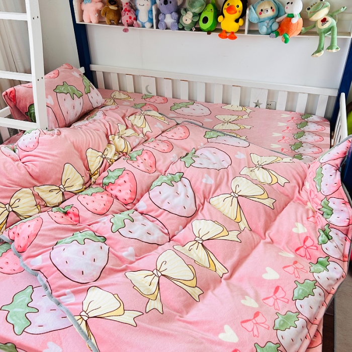 91家纺网 家纺一手货源 找家纺 小虾米 2023新款上下床加厚牛奶绒被套 草莓