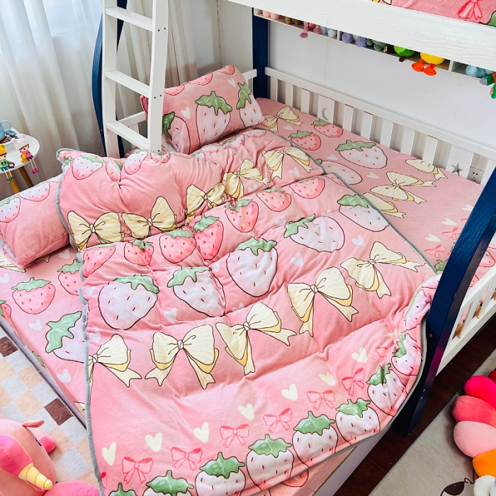 91家纺网 家纺一手货源 找家纺 小虾米 2023新款上下床加厚牛奶绒被套 草莓