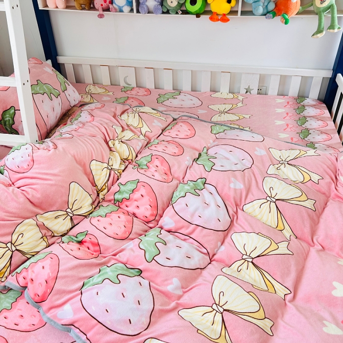 91家纺网 家纺一手货源 找家纺 小虾米 2023新款上下床加厚牛奶绒被套 草莓