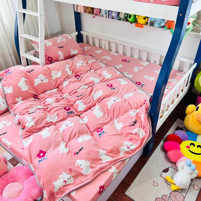 91家纺网 家纺一手货源 找家纺 小虾米 2023新款上下床加厚牛奶绒被套 欢乐兔