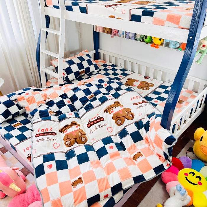 91家纺网 家纺一手货源 找家纺 小虾米 2023新款上下床加厚牛奶绒被套 快乐熊宝