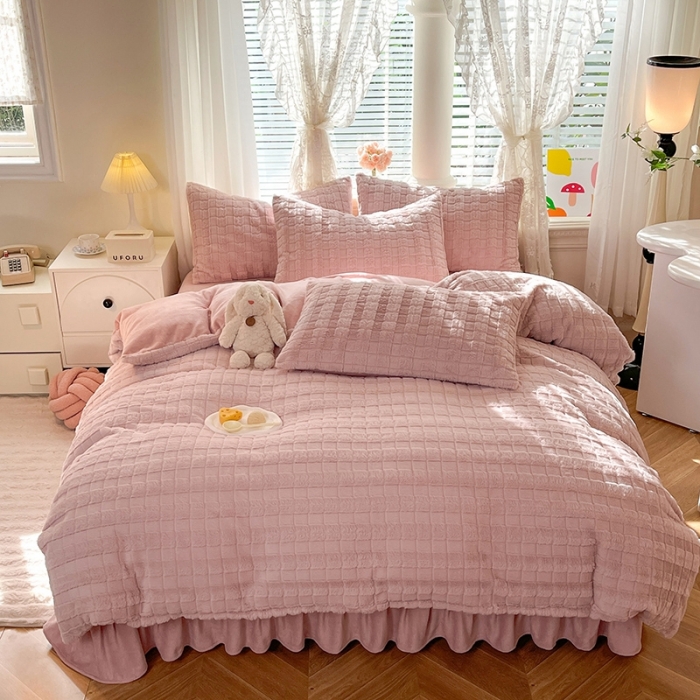 91家纺网 家纺一手货源 找家纺 欧冠家纺 2023新款高克重兔绒牛奶绒四件套 奶油粉