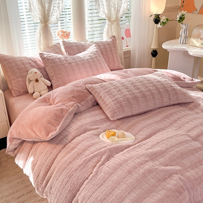 91家纺网 家纺一手货源 找家纺 欧冠家纺 2023新款高克重兔绒牛奶绒四件套 奶油粉